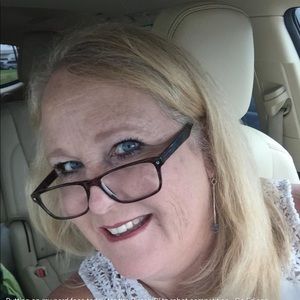 Meet your Posher, Leanne